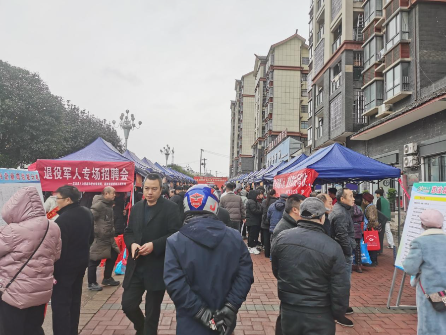 春风送岗促就业山海协作谋发展——汕尾市组织企业赴黔南州参加“春风十日有你”系列招聘活动